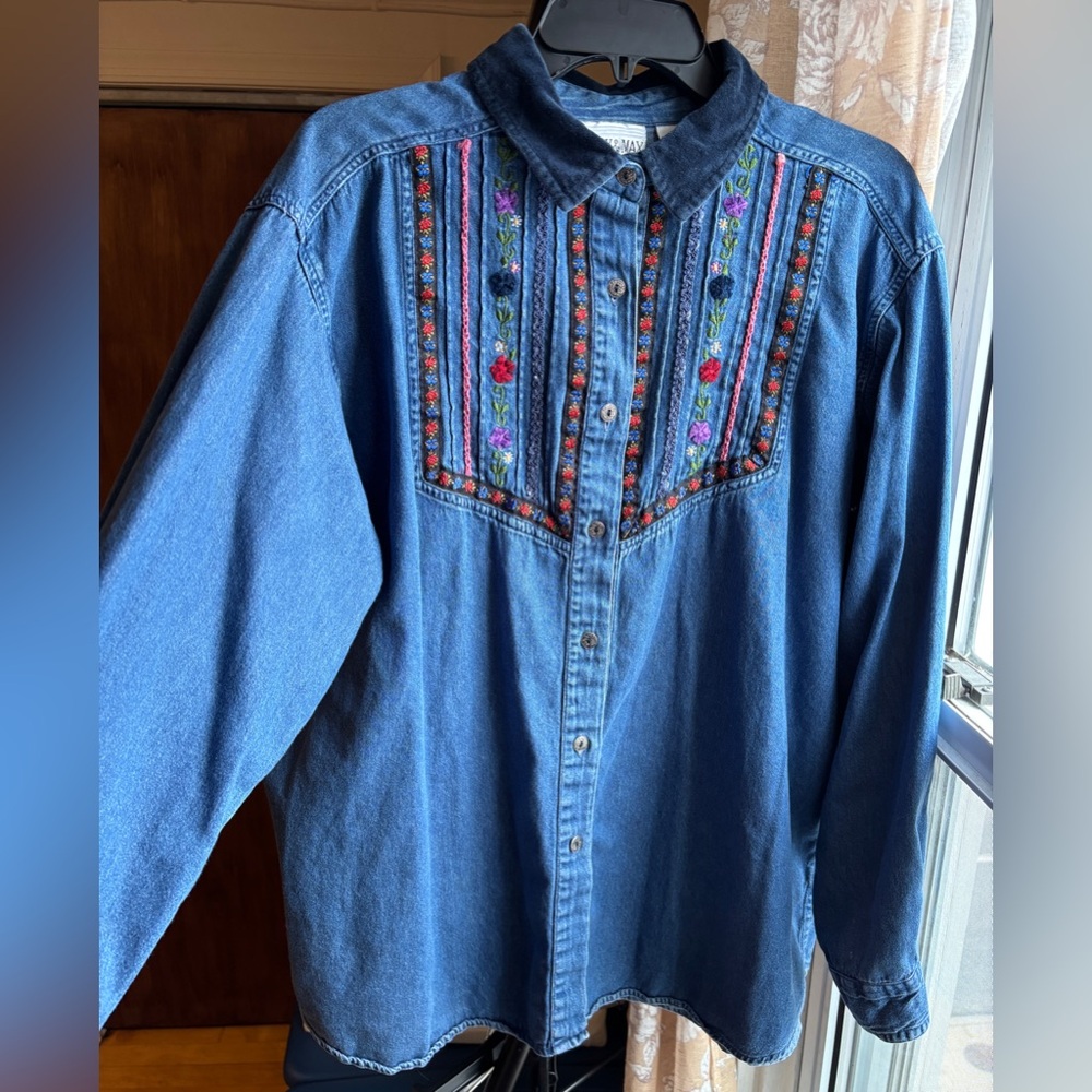 EUC Vintage Embroidered Denim Button-Up Shirt Jacket, Velvet Collar, Women’s XL